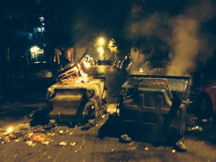 Εξάρχεια : Οδοφράγματα και συγκρούσεις μετά την πορεία αλληλεγγύης στο Ν. Ρωμανό