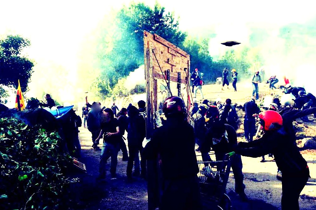 Ιταλία – NO TAV : Καταδίκες, συγκρούσεις και δακρυγόνα στον αυτοκινητόδρομο