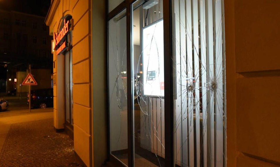 Βερολίνο : Σπάσιμο τράπεζας Santander στην περιοχή του Πρεντσλάουερ Μπεργκ