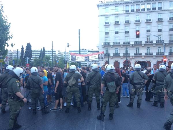 Αθήνα : Βίντεο από την επίθεση φασιστών στο μπλοκ της Ροσινάντε κατά την πορεία αλληλεγγύης στους Τούρκους της ΑΤΙΚ (19/05)