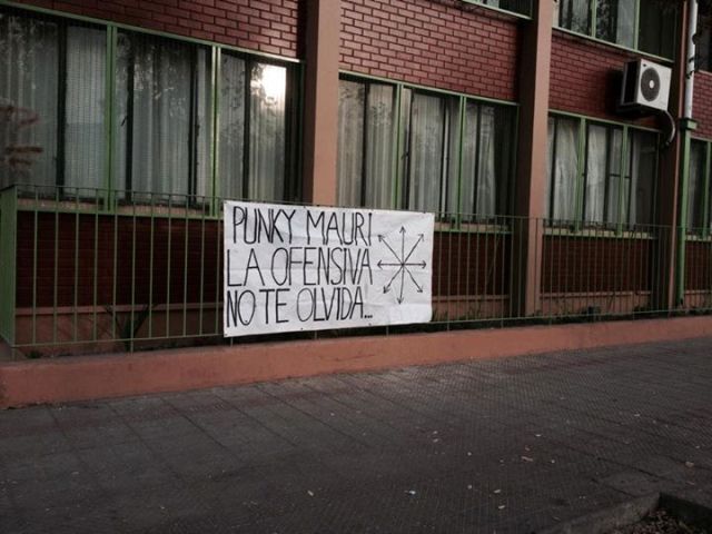 Σαντιάγο, Χιλή : Οδοφράγματα έξω από το λύκειο Darío Salas (25/05)