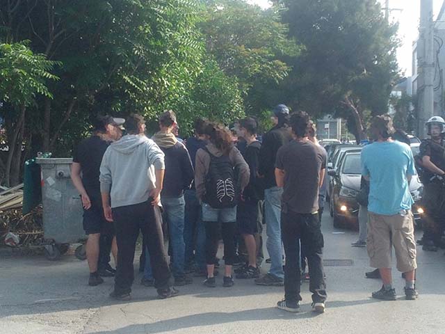 UPDATE Μαρούσι : Προσαγωγές έξω από τα γραφεία της διοίκησης των ΕΛ.ΠΕ. κατά τη διάρκεια παρέμβασης
