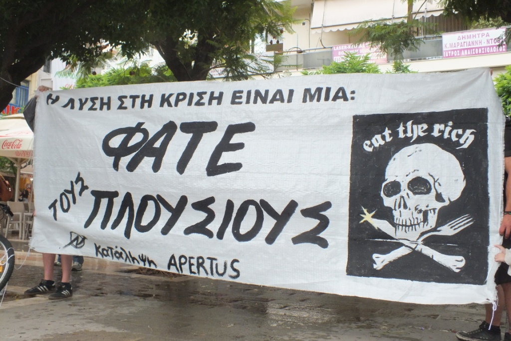 Apertus, Αγρίνιο : «Η λύση στην κρίση είναι μία…» – Πανό & Παρέμβαση