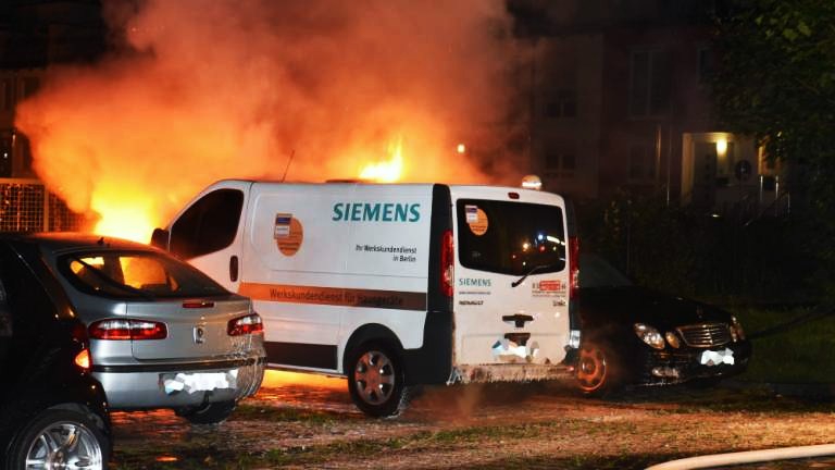 Βερολίνο, Γερμανία : Εμπρησμοί αυτοκινήτων σε αλληλεγγύη για τους αναρχικούς αιχμάλωτους