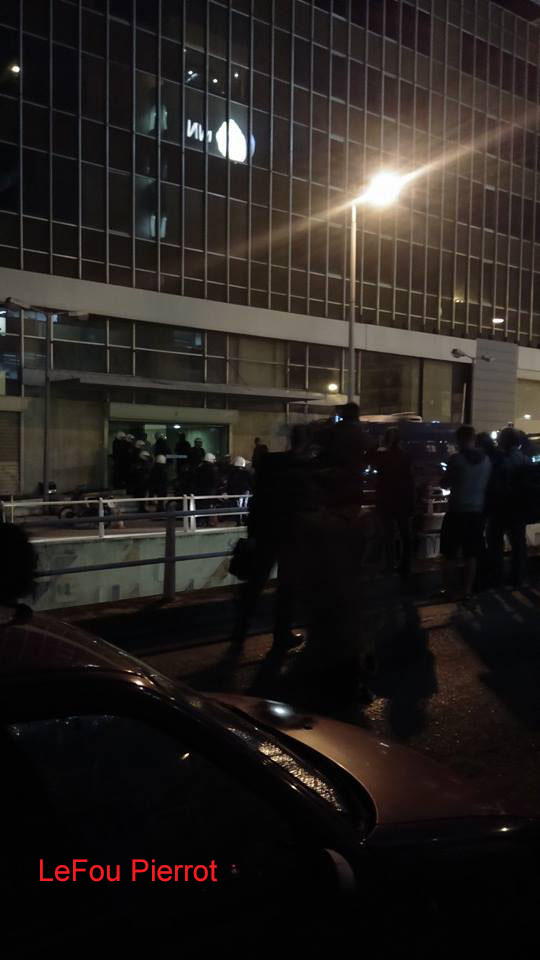 Αθήνα : Προσαγωγές των μελών του Ρουβίκωνα που κατέβαλαν τα γραφεία των ΑΝΕΛ