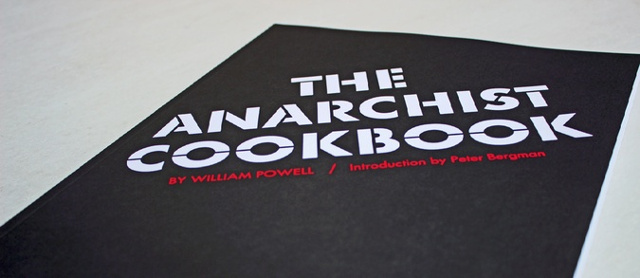 Στην δικτυακή πυρά το The Anarchist Cookbook