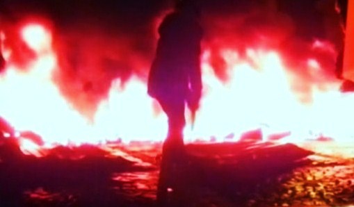 Santiago, Chile: Reivindicación de barricada incendiaria en av. Grecia, Ñuñoa