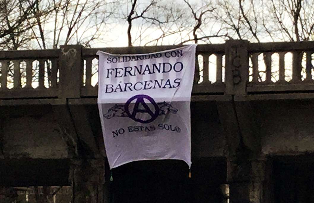 Bloomington, Indiana, USA: Banner drop in solidarity with Fernando Bárcenas