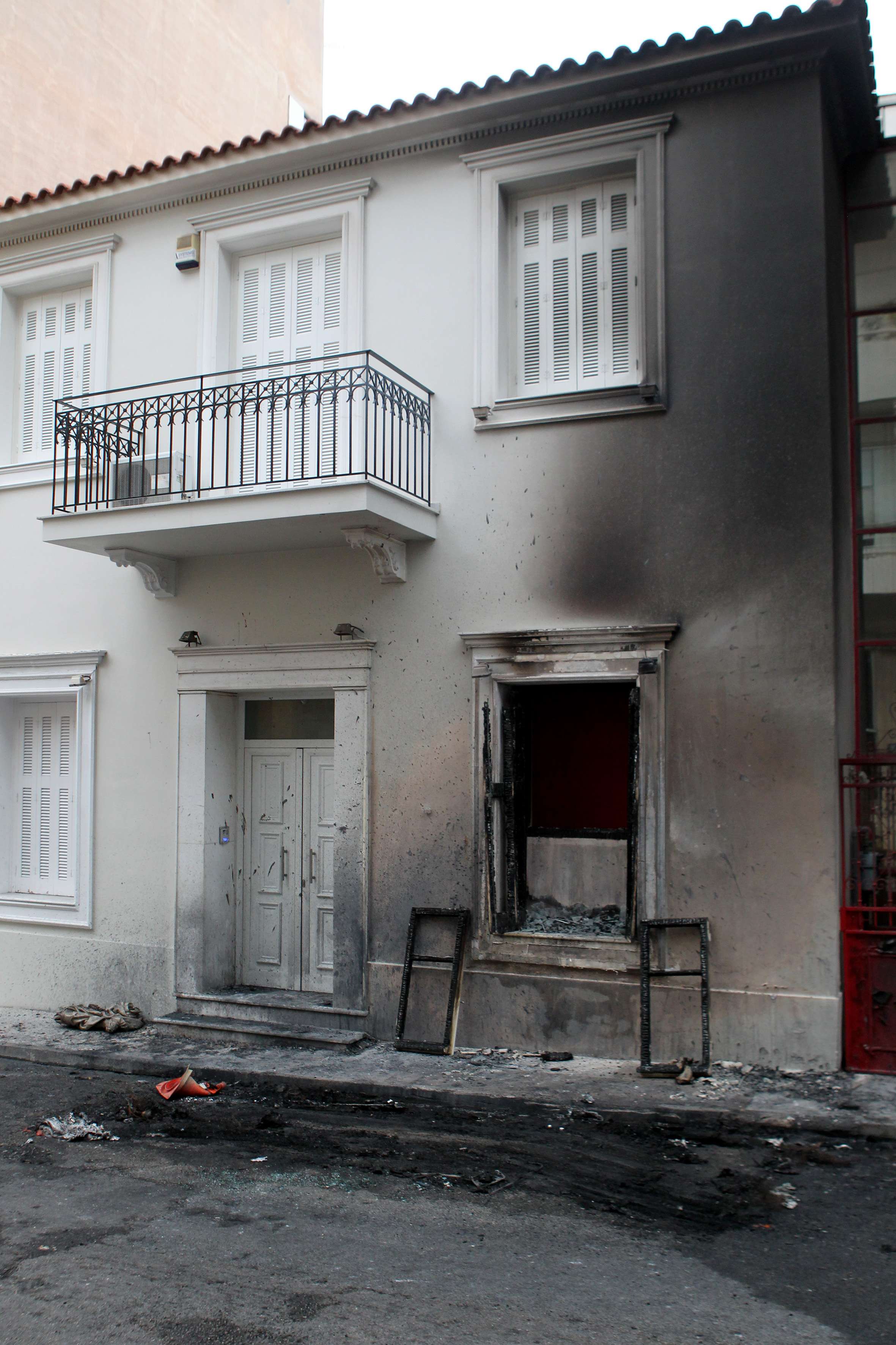 Αθήνα: Ανάληψη ευθύνης για την εμπρηστική επίθεση στην οικεία Φλαμπουράρη
