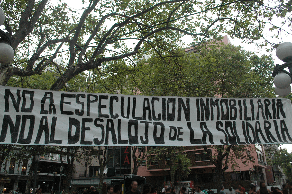 Μοντεβιδέο, Ουρουγουάη: Διαδήλωση ενάντια στην εκκένωση της κατάληψης La Solidaria