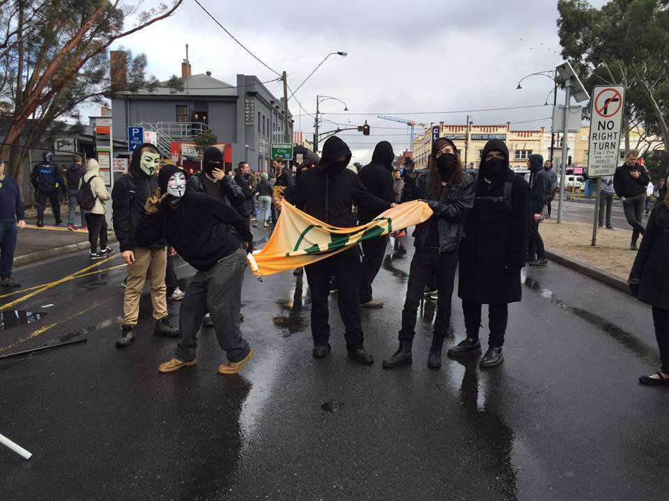 Melbourne, Australia: Antifa clash with fascists in Coburg [28.05.16]