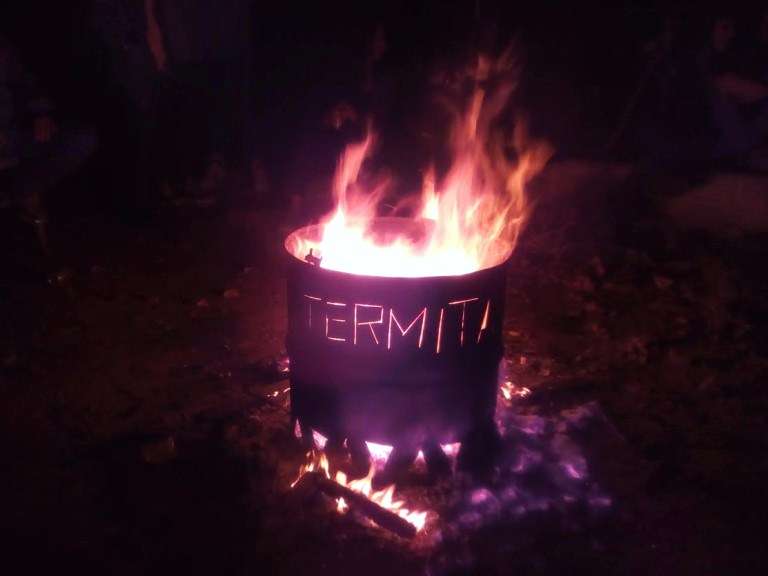 Volos, Greece: Termita squat signals solidarity with Vancouver Apartman squat in Athens, which is under threat of eviction