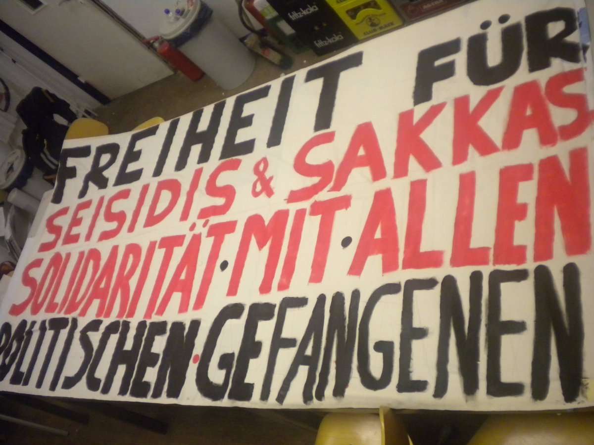 Hamburg, Germany: Solidarity banner for #AnarchistPrisoners Marios Seisidis & Kostas Sakkas in #Greece