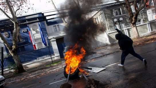 Σαντιάγο, Χιλή: Εμπρηστική αλληλεγγύη στα συντρόφια που διώκονται για την υπόθεση PDI