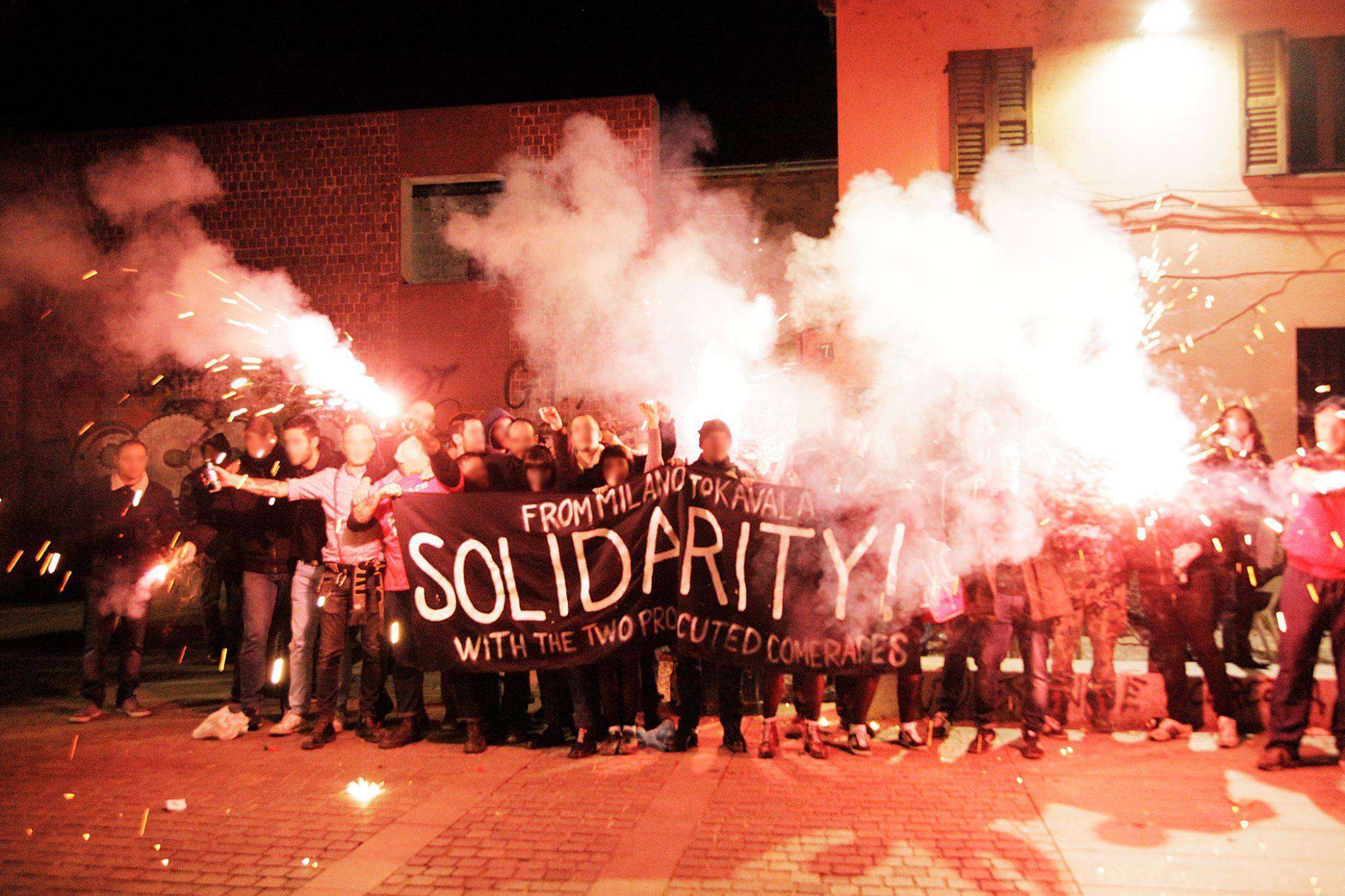 Ιταλία: Δράσεις αλληλεγγύης στους 2 διωκόμενους αντιφασίστες από την Καβάλα