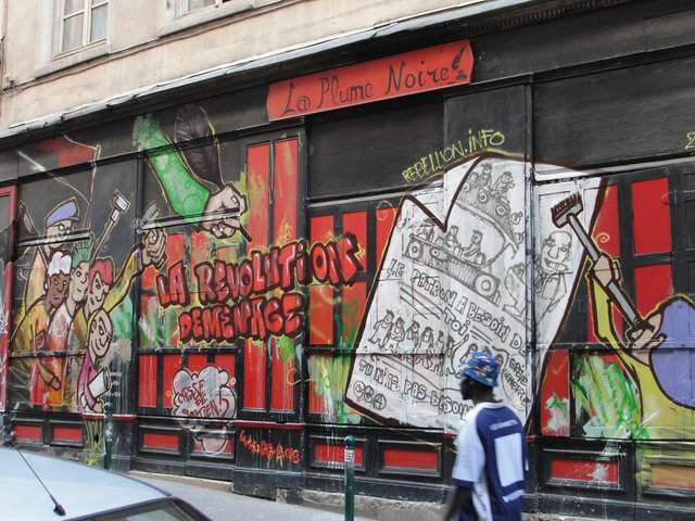 Lyon: Attaque fasciste sur la Croix Rousse et contre la librairie libertaire la Plume Noire