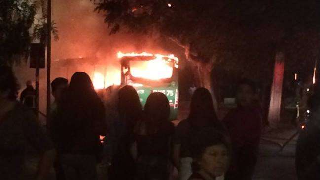 Santiago, Chile: Anarchists torch a bus in memory of anarchist comrade Sebastián ‘Angry’ Oversluij