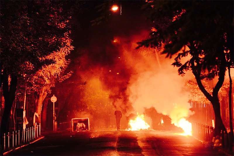 Athens: Protest turns into a fierce riot 8 years after the murder of Alexis Grigoropoulos by the police [Video]