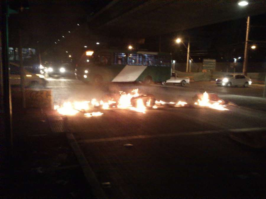 Santiago, Chile: Barricades of fire – Sebastián Oversluij Seguel presente!