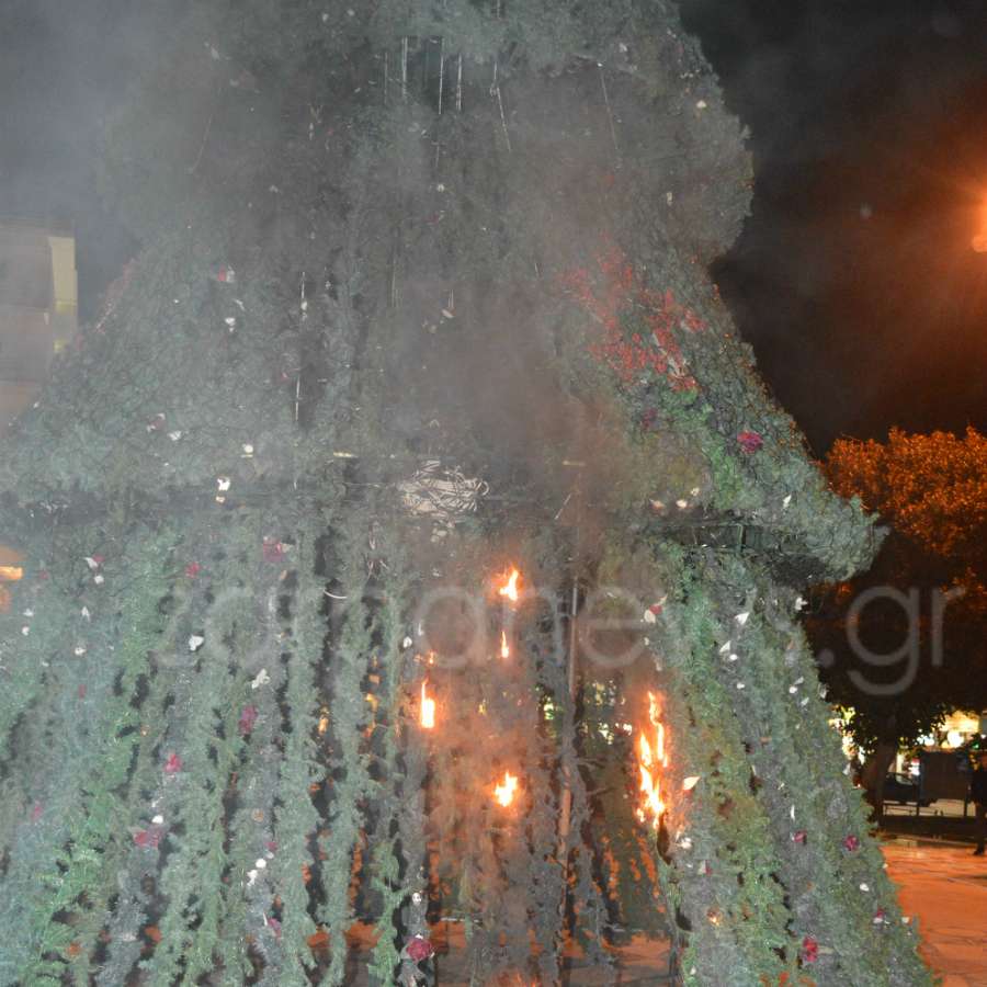 Greece: Christmas tree set on fire by anarchists in Chania Crete on the anniversary of the murder of Alexis Grigoropoulos