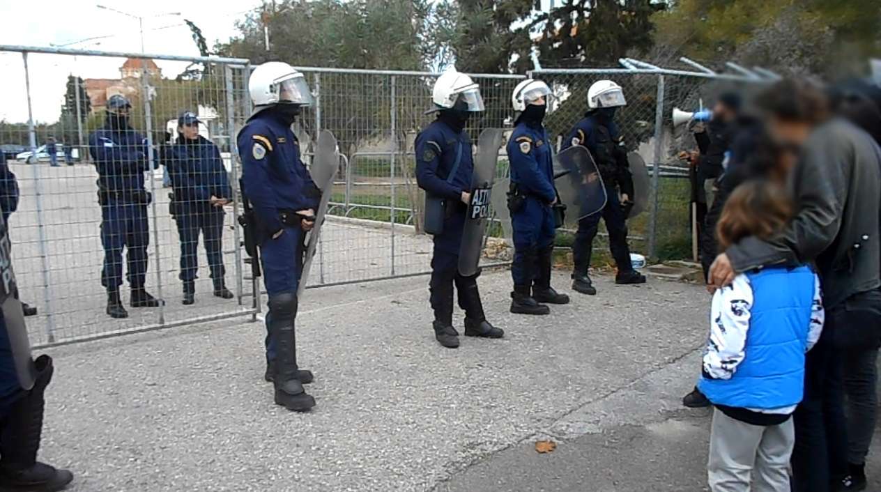 Αθήνα: Στο ΑΤ της Π. Ράλλη μεταφέρθηκαν οι κρατούμενες από το Ελληνικό