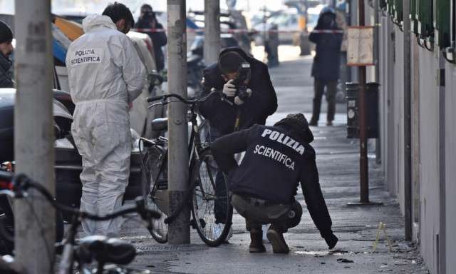 Italy: Bomb against neo-fascist bookshop, a bomb disposal cop wounded and anarchist places raided