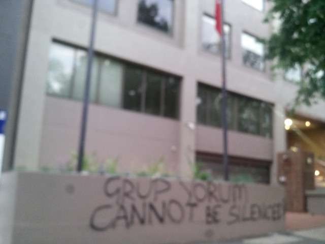 Melbourne: Graffiti at the Turkish consulate in solidarity with imprisoned members of Grup Yorum