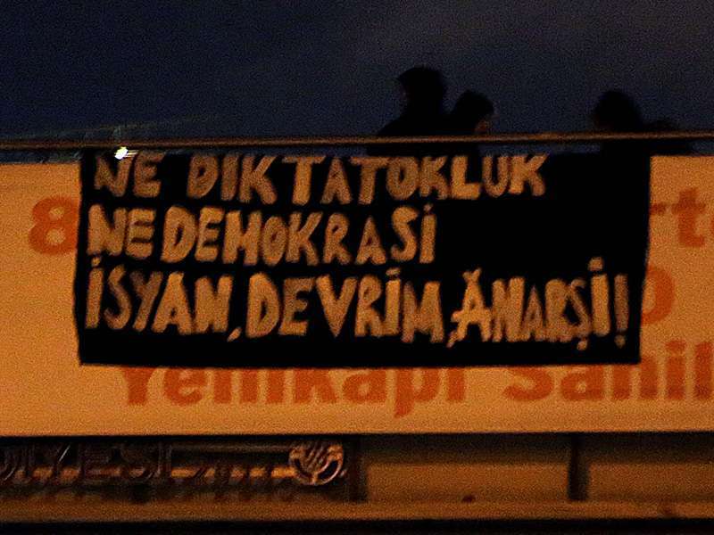 Istanbul, Turkey: Anarchist Banner and Sticker Actions against the Referendum