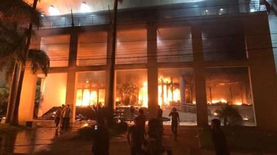 Asunción, Paraguay: The joy of burning Congress – a symbol of state oppression