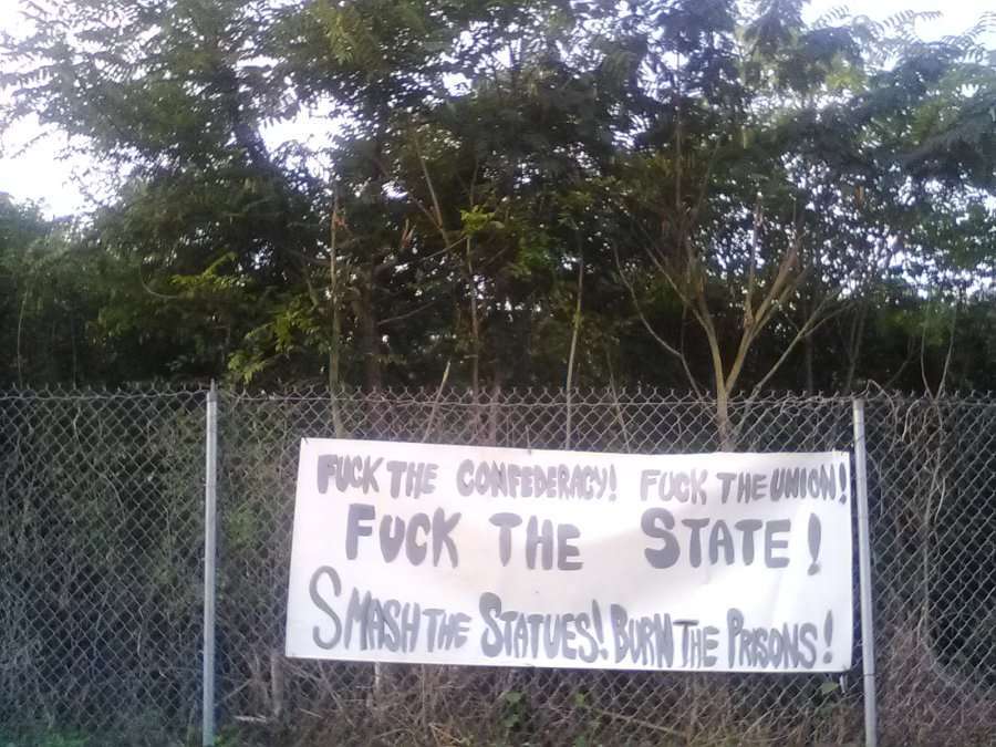 USA: Coordinated Banner Action by the Informal Anarchist Collective for the Abolition of America