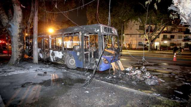 Santiago, Chile: Ataque Incendiario Contra Bus del Transantiago en Solidaridad con lxs Mapuche Prisonerxs Politicxs