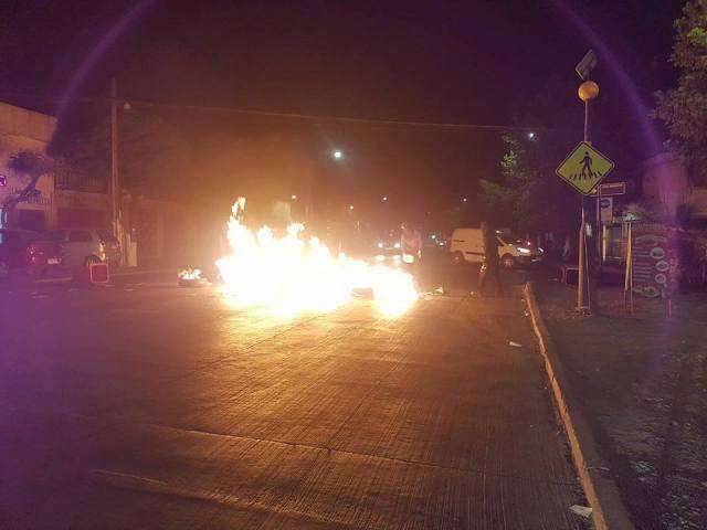 Santiago, Chile: Incendiary Street Action in Memory of Sebastián ‘Angry’ Oversluij & in Solidarity with Imprisoned Comrade Alejandro Centoncio [Eng/Esp]