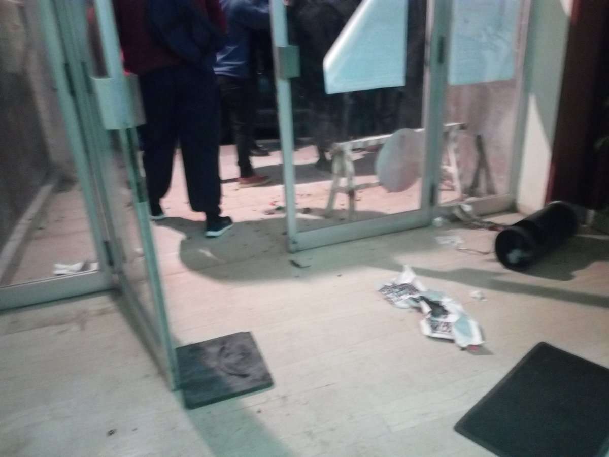 Προκλητική επίθεση της Χρυσής Αυγής σε αντιφασιστική εκδήλωση στο Εργατικό Κέντρο Σαλαμίνας