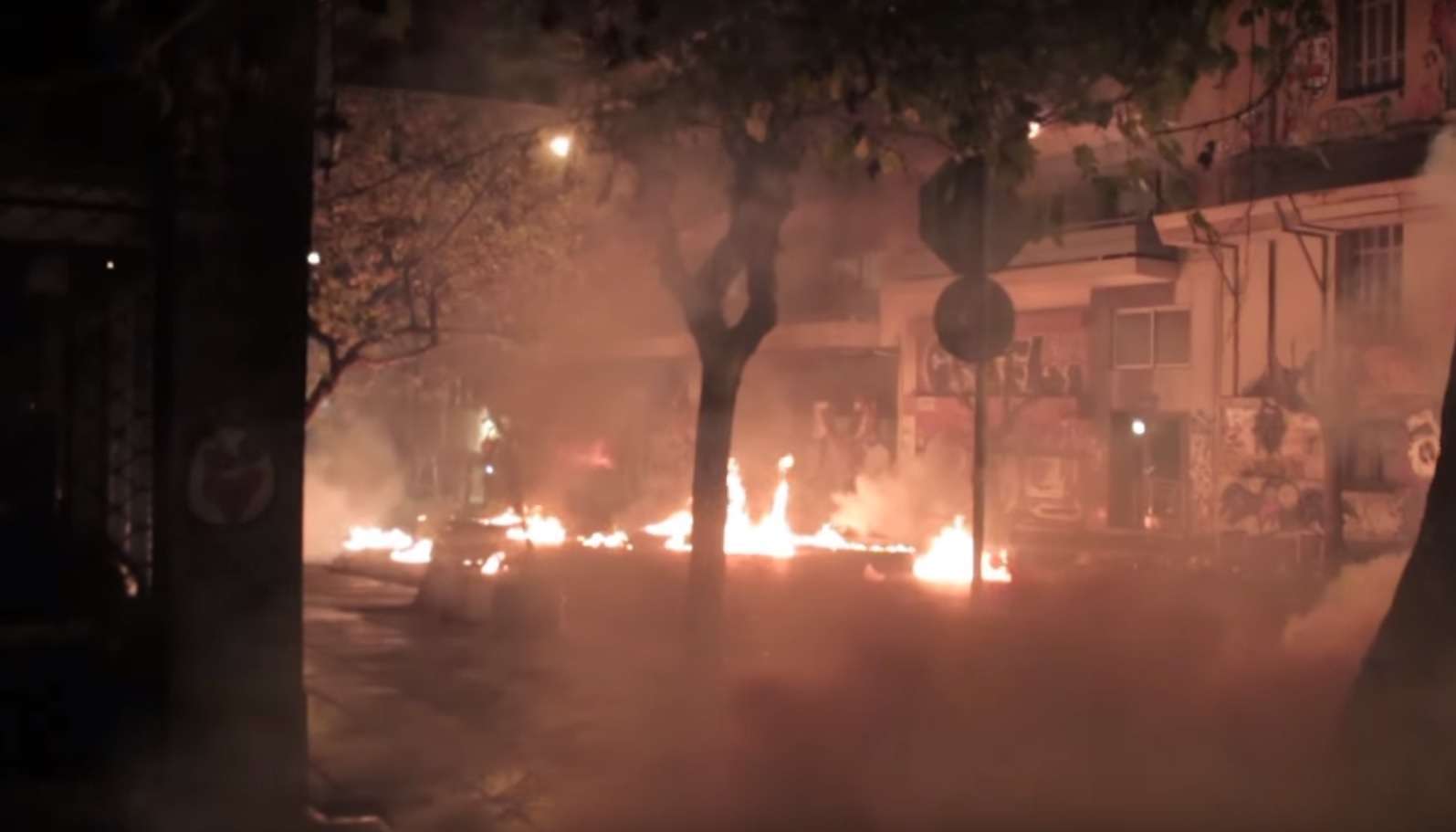 Athens: A fierce riot unfolds 9 years since the murder of Alexis Grigoropoulos by cops [6/12/2017]