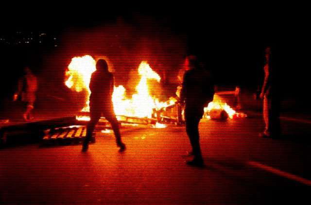 Santiago, Chile: Incendiary Barricade for Black December [Eng/Esp]