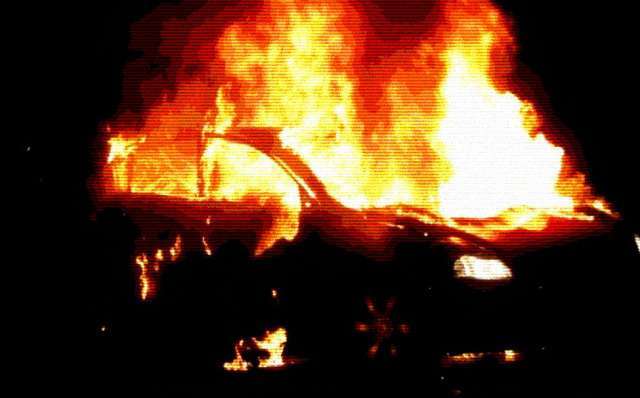 Paris, France: Diplomatic Vehicle Torched in Solidarity with Anarchist Prisoners