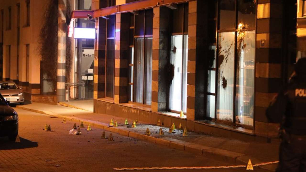 Leipzig, Germany: Police Station in Connewitz Attacked with Paint and Rocks