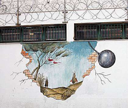 Ανακοίνωση κρατουμένων Κορυδαλλού για τον Απεργό πείνας Β. Δημάκη