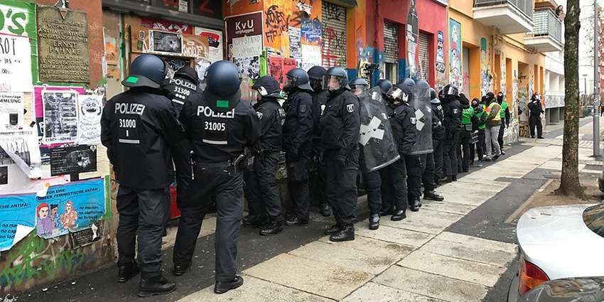 Berlin, Germany: Raid in Rigaer94 – Arrests spark resistance
