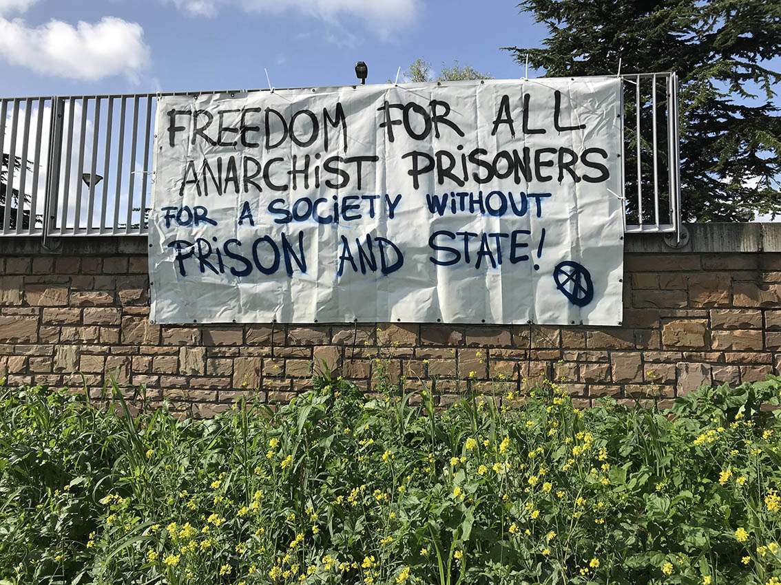The Hague, Netherlands: Banners in solidarity with anarchist prisoners