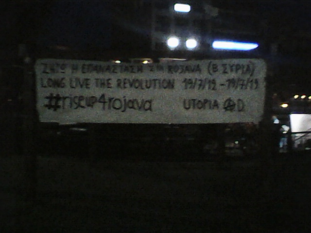 Κομοτηνή: Πανό για τα 7 χρόνια της Επανάστασης στη Ροζάβα