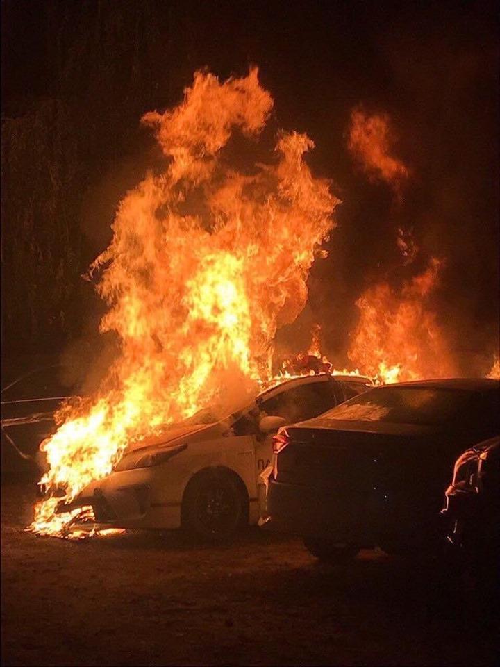 Kiev, Ukraine: Une voiture de police incendiée par des anarchistes