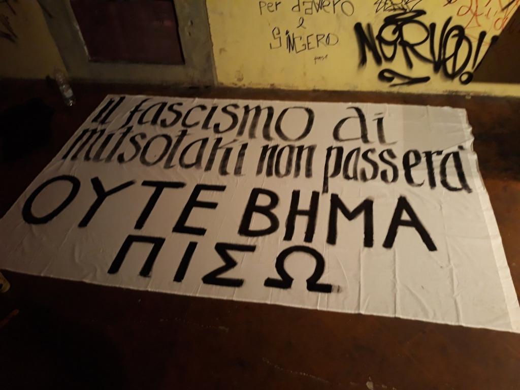Firenze, Italy: Banner action against the repression of the greek state