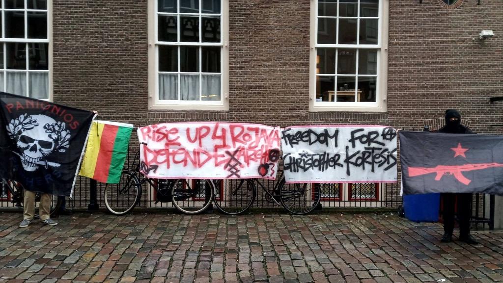 Amsterdam: Banners in solidarity with resistance in Exarchia and Rojava