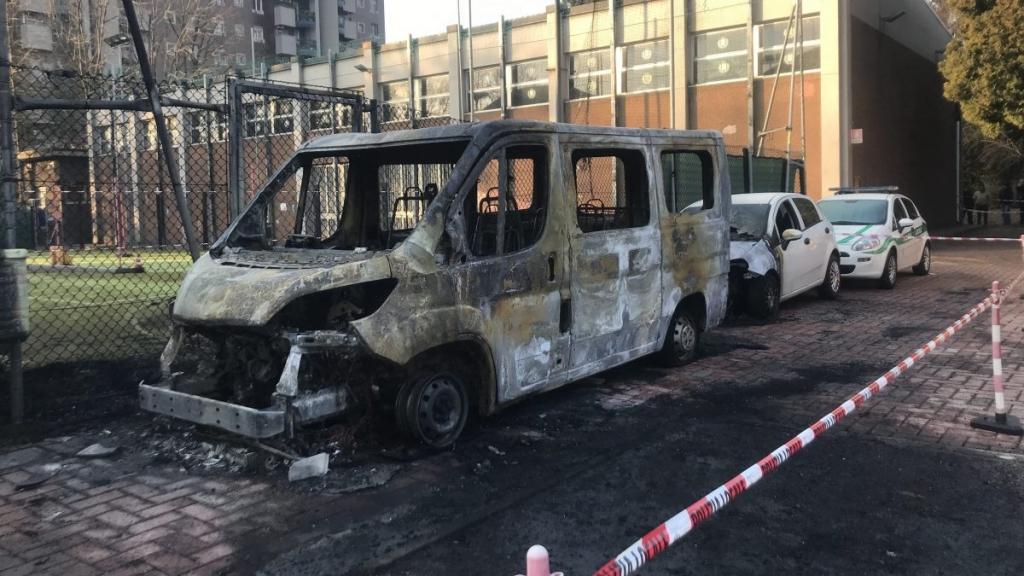 Milano, Italia: Attacco incendiario contro la scuola della Polizia locale