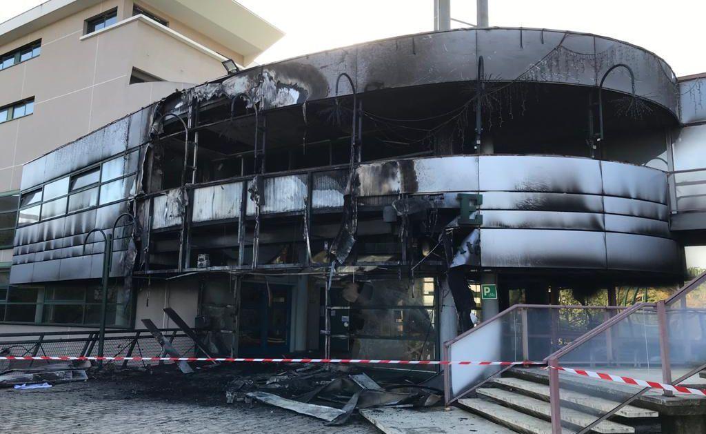 Villefontaine (Isère), France: Beau comme la mairie en feu