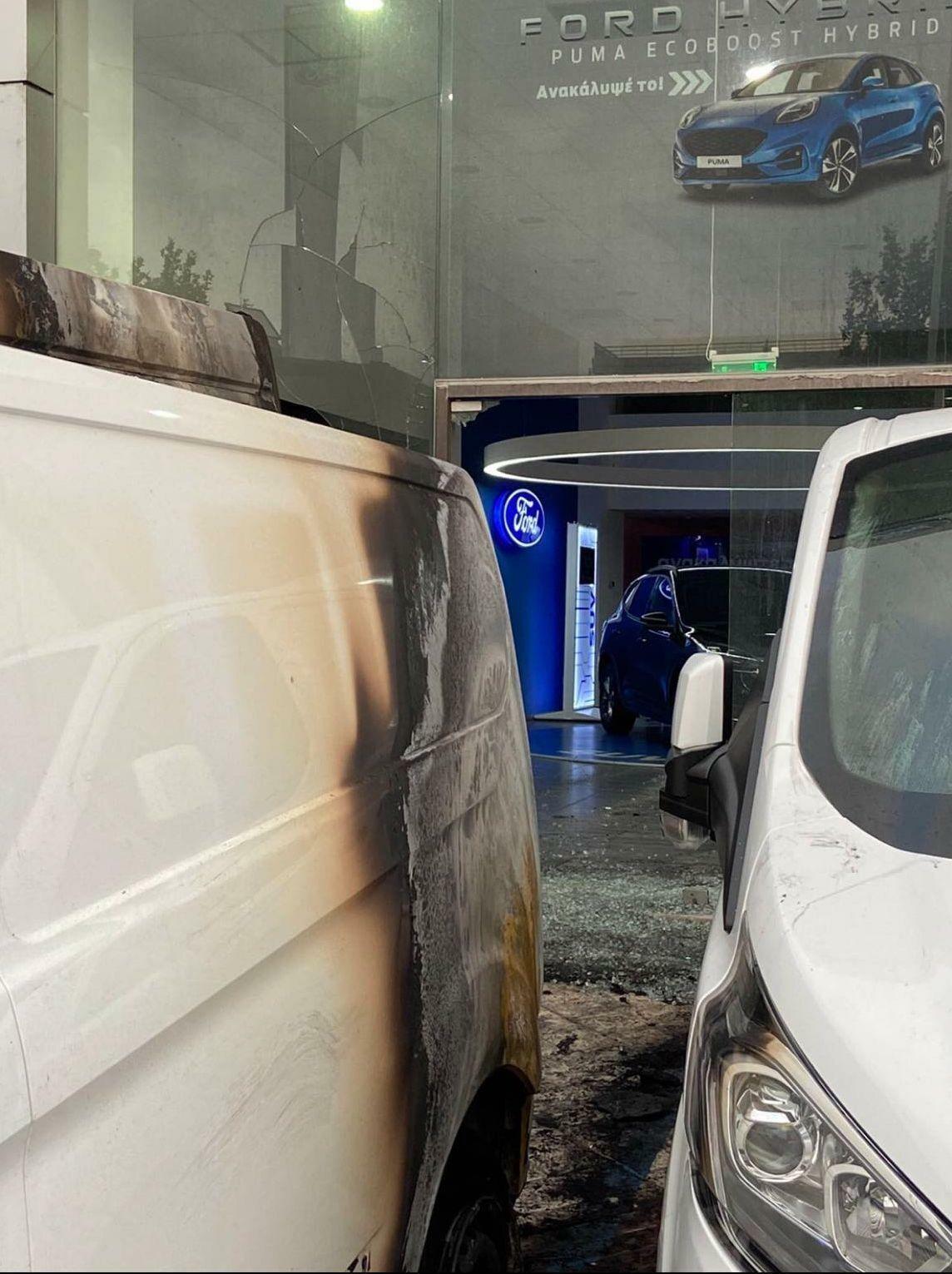 Athènes, Grèce: Attaque incendiaire d’un concessionnaire Ford