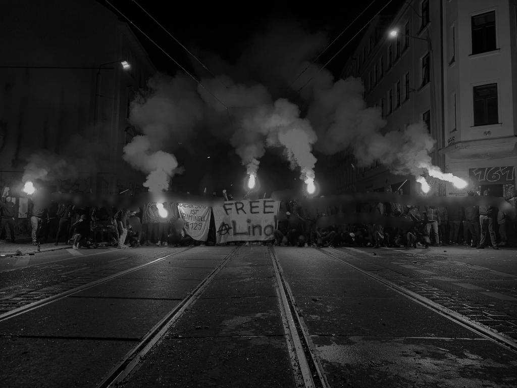 Lipsia, Germania: Attaccare la repressione. Solidarietà incondizionata a Lina