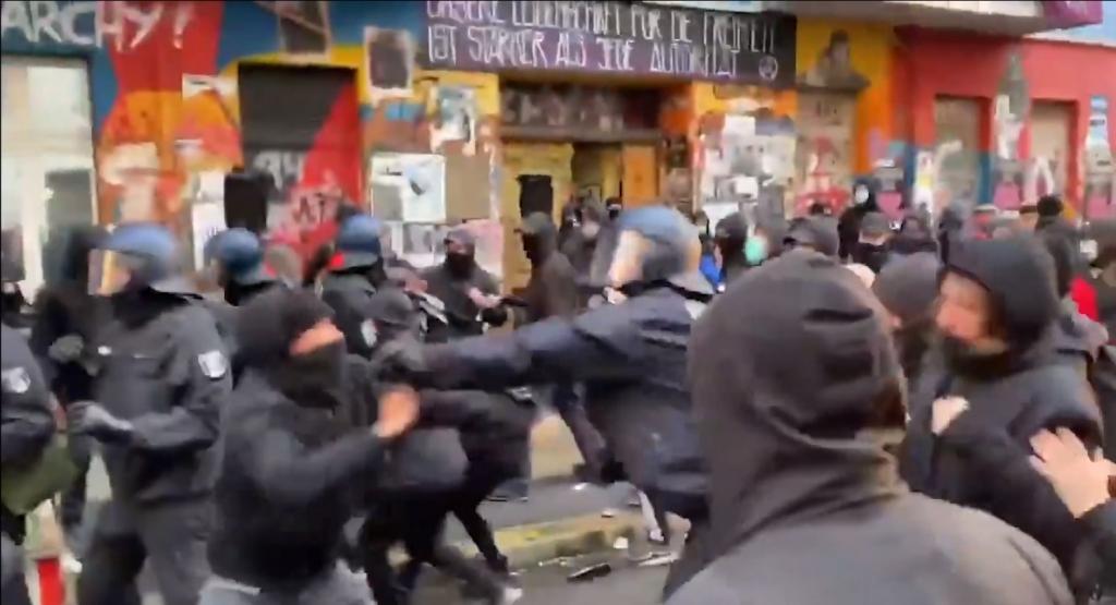 Berlin: This was the eviction of Liebig34 (Video)