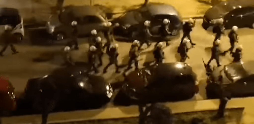 Νέα Σμύρνη: Εκτός ελέγχου η αστυνομία και ο Μητσοτάκης με το διάγγελμα, τους όπλισε το χέρι (video)